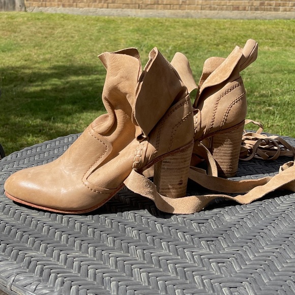 FREE PEOPLE SEVEN WONDERS BOOTIES (TAN) - SIZE 7 1/2 - Picture 3 of 7